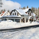 Schnee und Eis an der Gaststätte